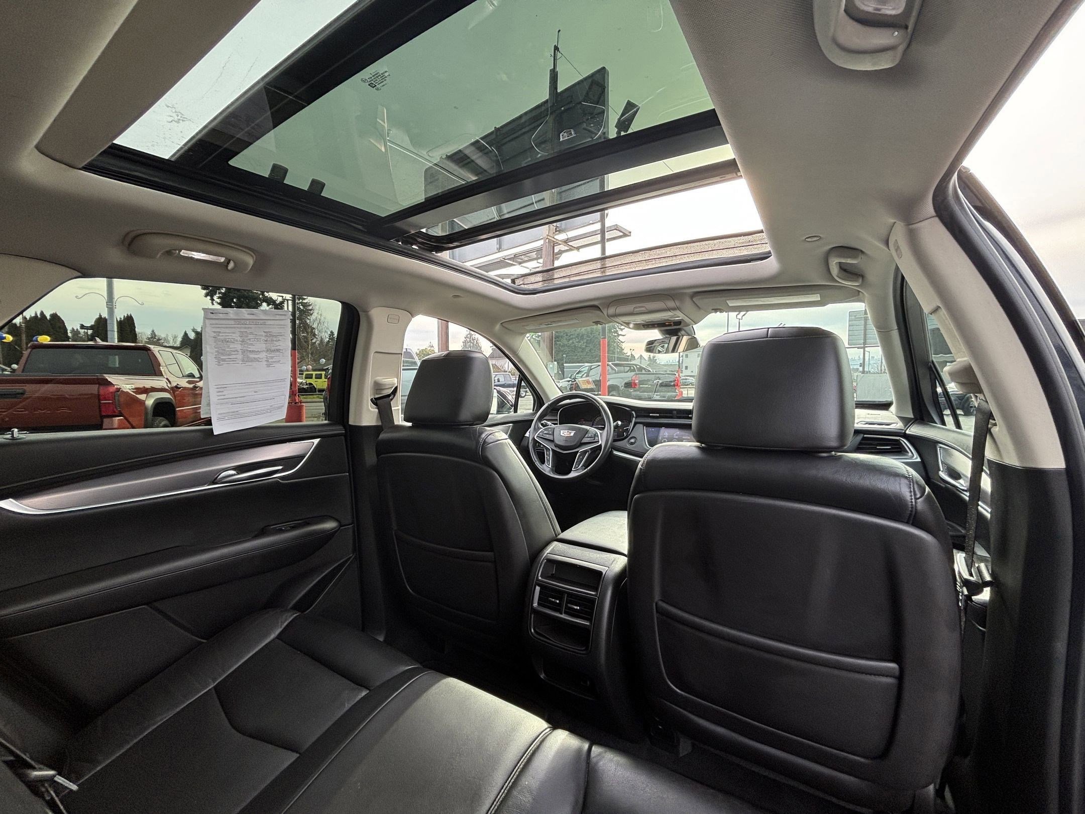 Used 2017 Cadillac XT5 Luxury w/ Driver Awareness Package image 13