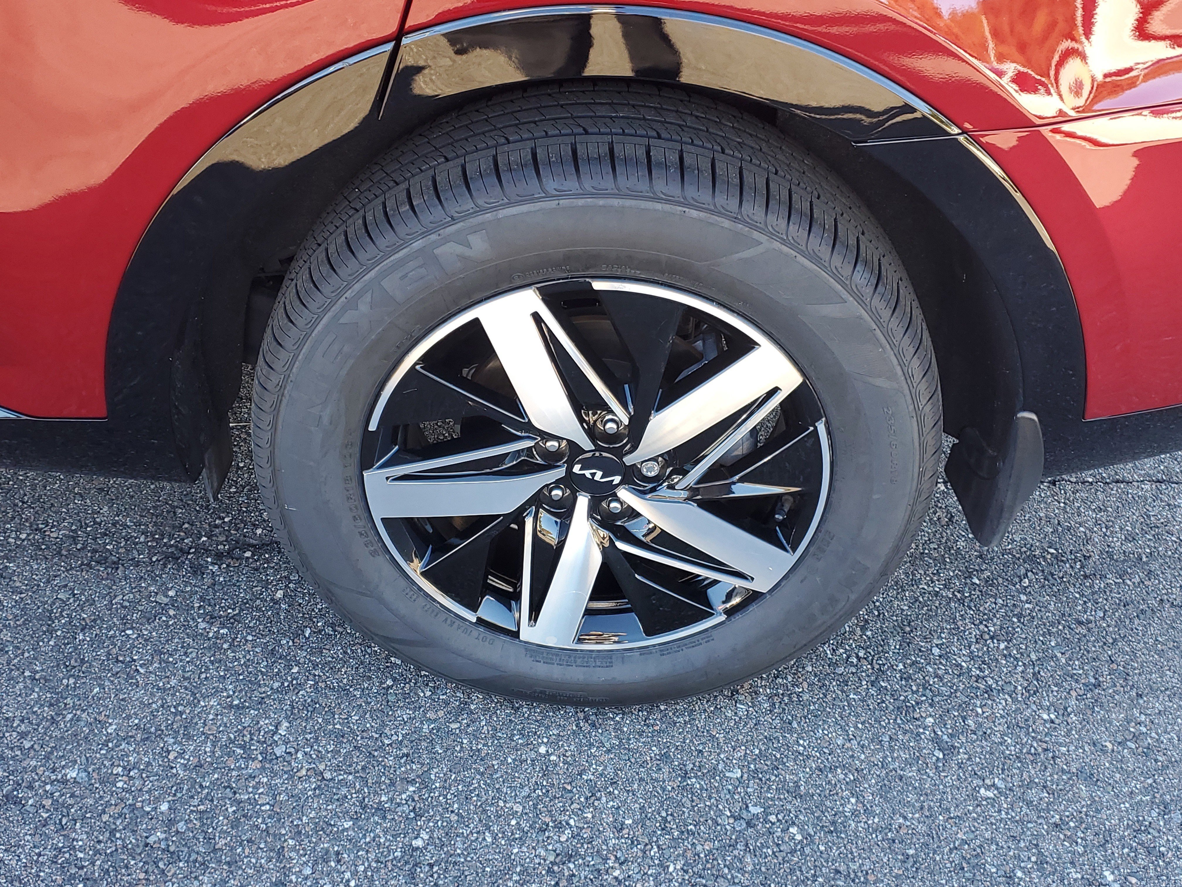 Certified 2023 Kia Sorento S w/ Panoramic Sunroof Package image 40