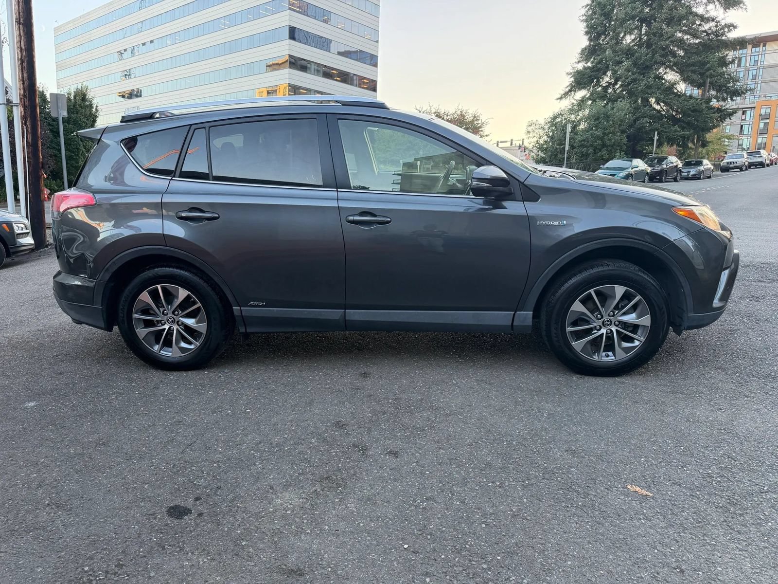 Used 2016 Toyota RAV4 XLE w/ Convenience Package AWD/4WD image 6