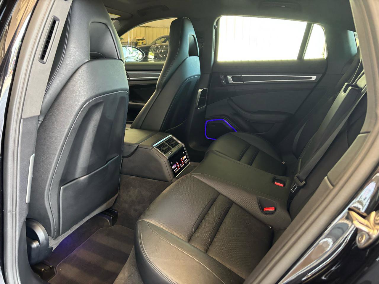 Used 2023 Porsche Panamera 4 Platinum Edition w/ Assistance Package image 31