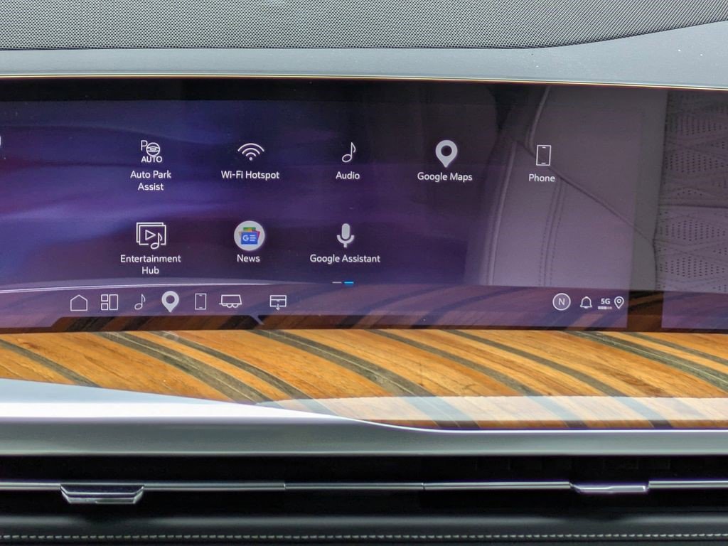 Certified 2025 Cadillac Escalade Premium Luxury Platinum w/ LPO, Radiant Package RWD image 15