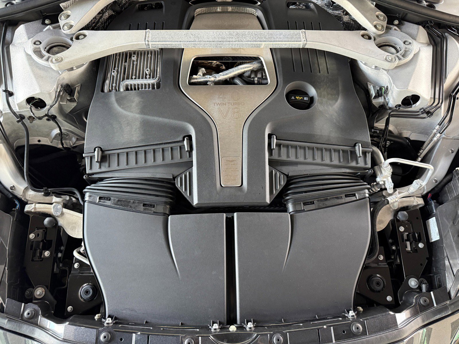 Used 2022 Aston Martin DBX image 38