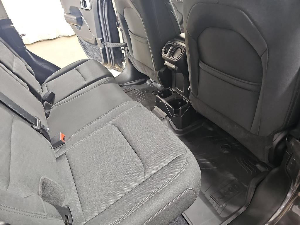 Used 2018 Jeep Wrangler Unlimited Sport S AWD/4WD image 14