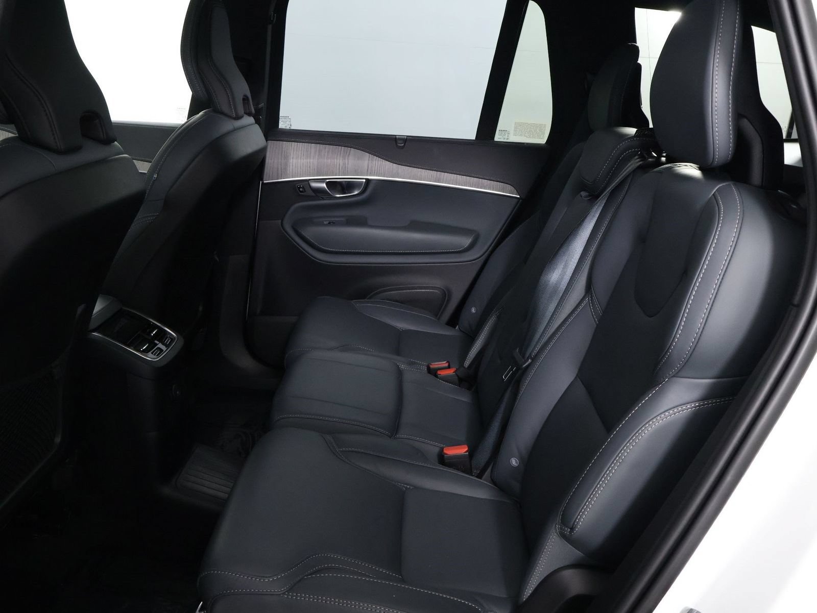 Certified 2023 Volvo XC90 T8 Ultimate AWD/4WD image 32