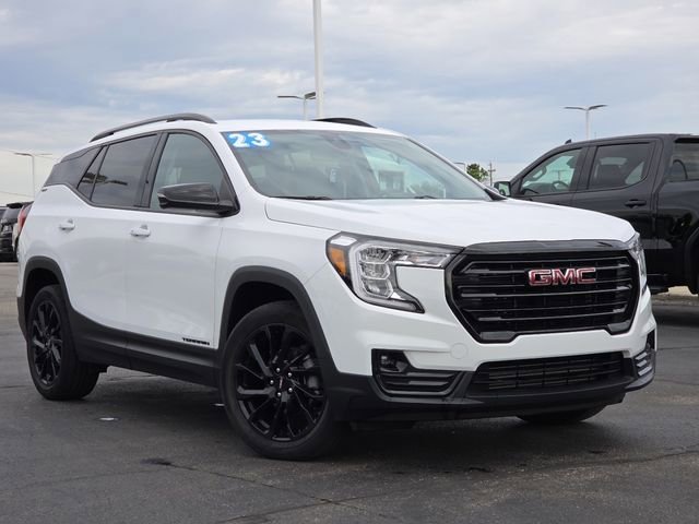 Used 2023 GMC Terrain SLT w/ Elevation Edition FWD image 2