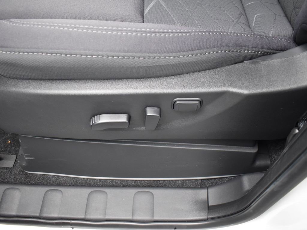 Certified 2025 Nissan Frontier SV image 6