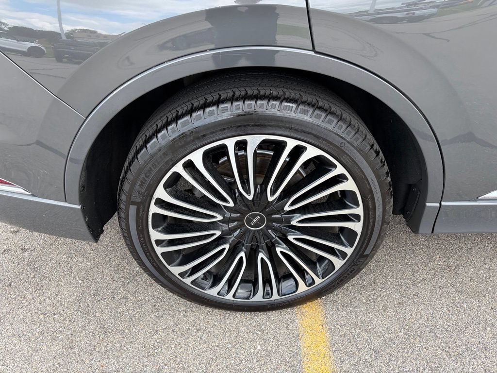 Used 2020 Lincoln Aviator Black Label w/ Dynamic Handling Package AWD/4WD image 40