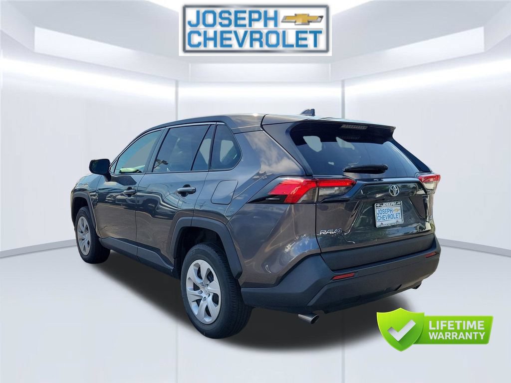 Used 2024 Toyota RAV4 LE AWD/4WD image 4