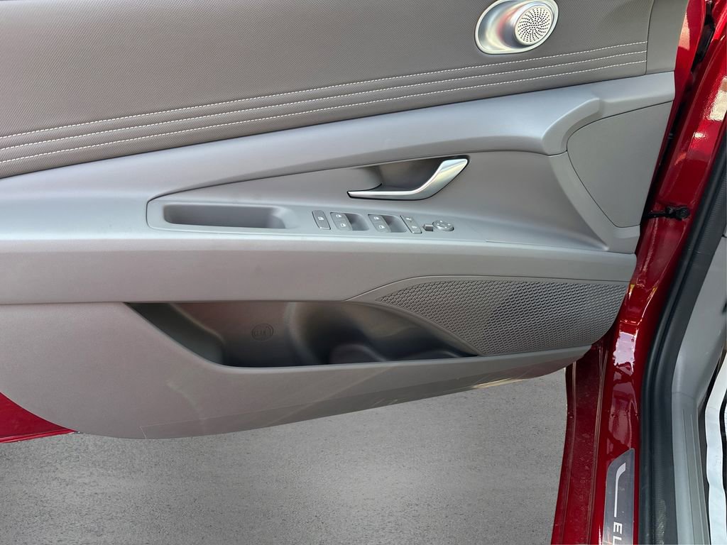 Certified 2025 Hyundai Elantra SEL image 21