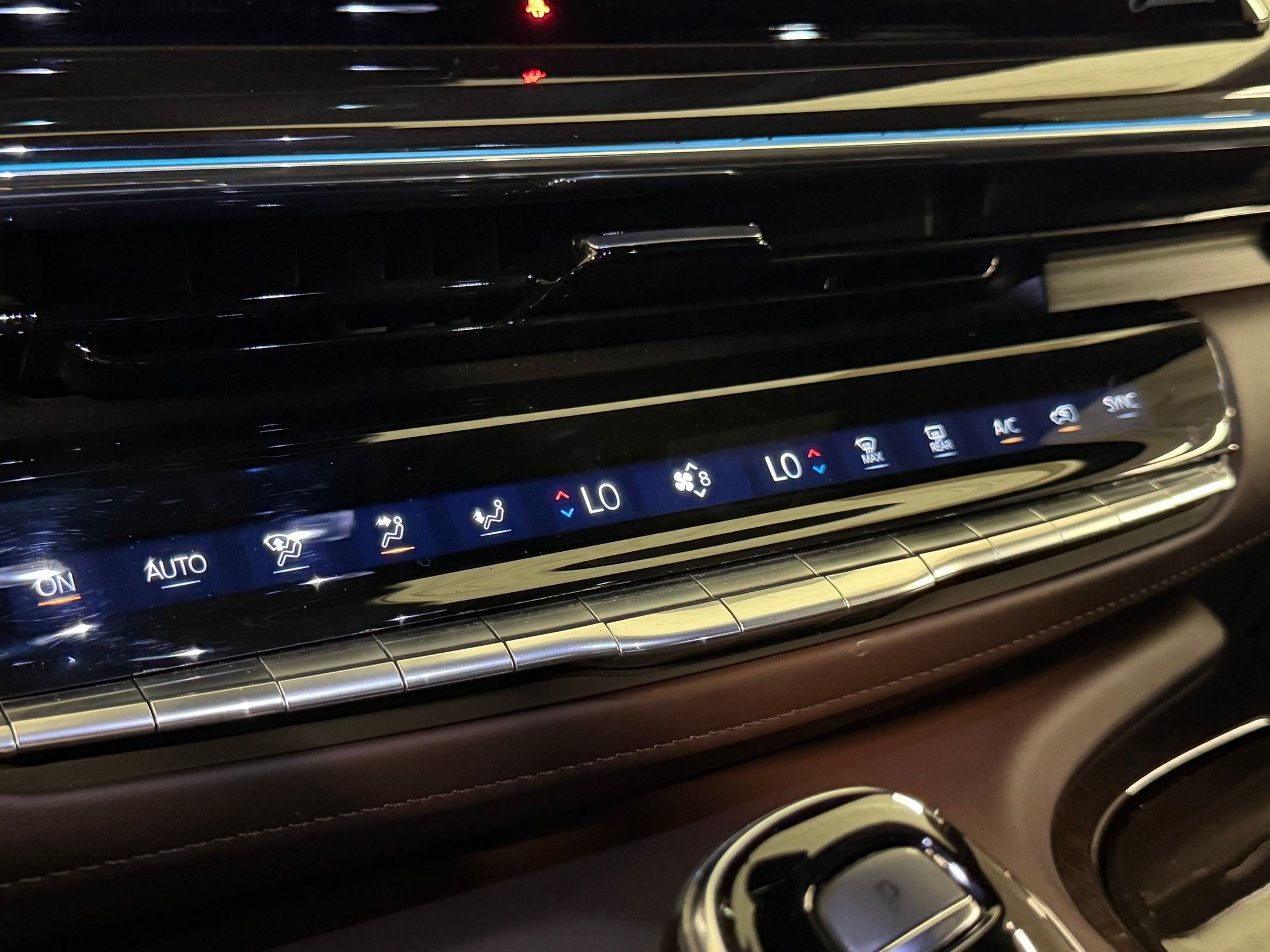 Used 2023 Cadillac Escalade Sport Platinum w/ LPO, ONYX Package AWD/4WD image 36