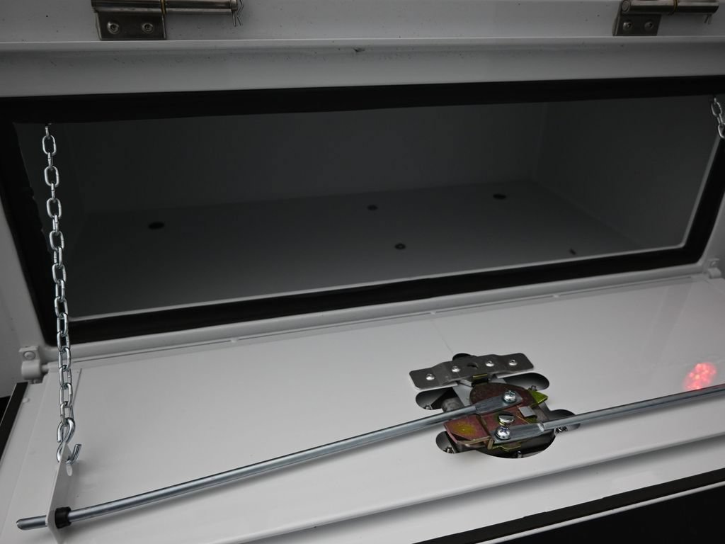 New 2026 Ford F550 2WD Regular Cab Super Duty image 32