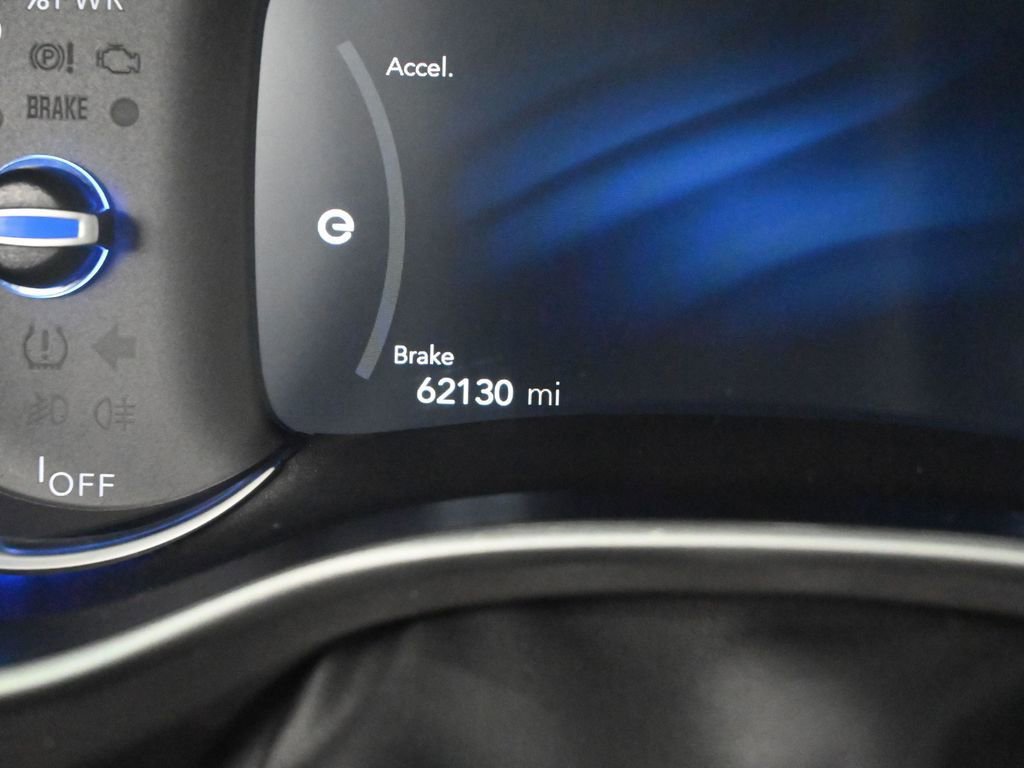 Used 2024 Chrysler Pacifica Select image 37
