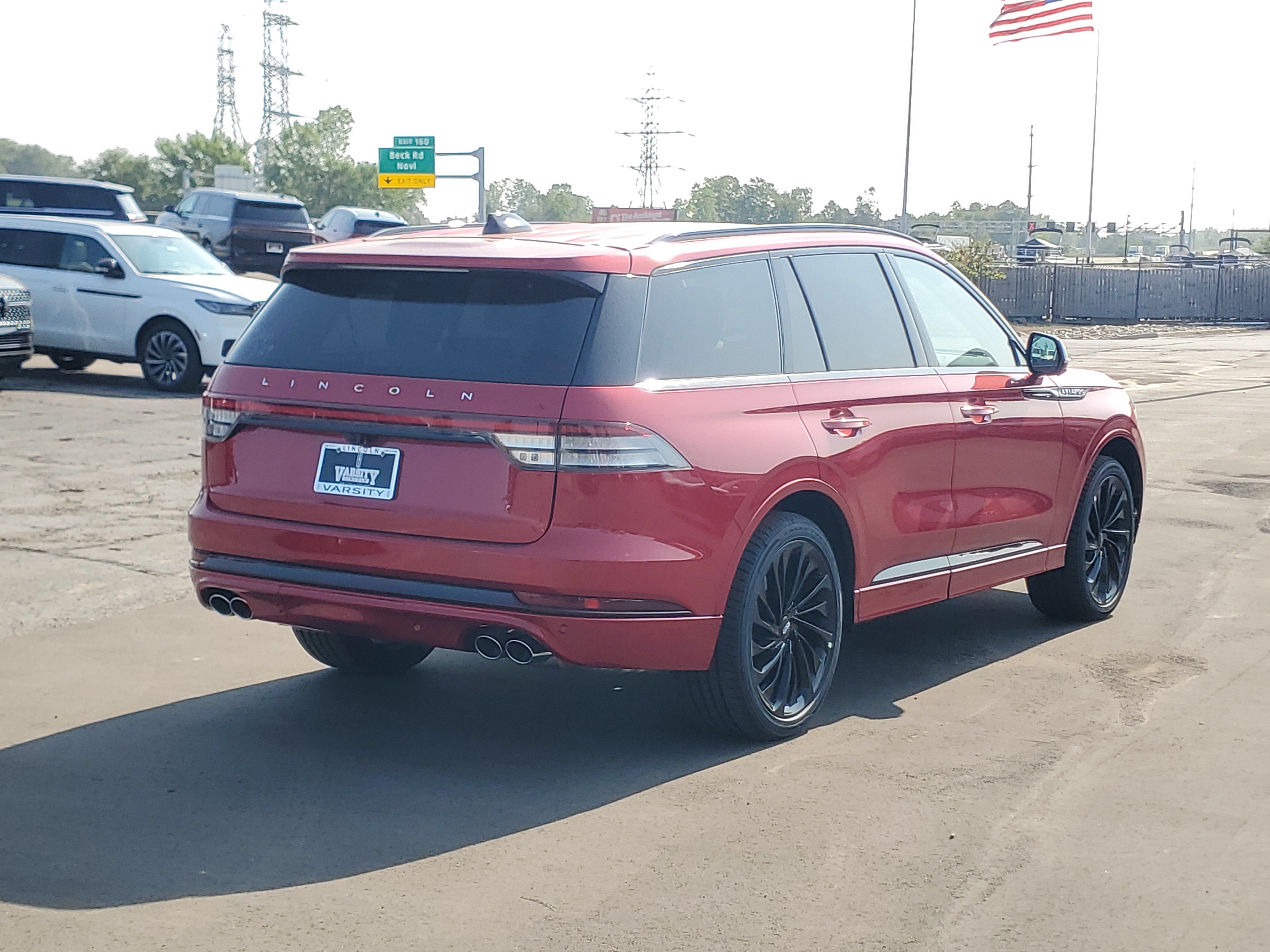 New 2026 Lincoln Aviator Reserve w/ Jet Appearance Package AWD/4WD image 4