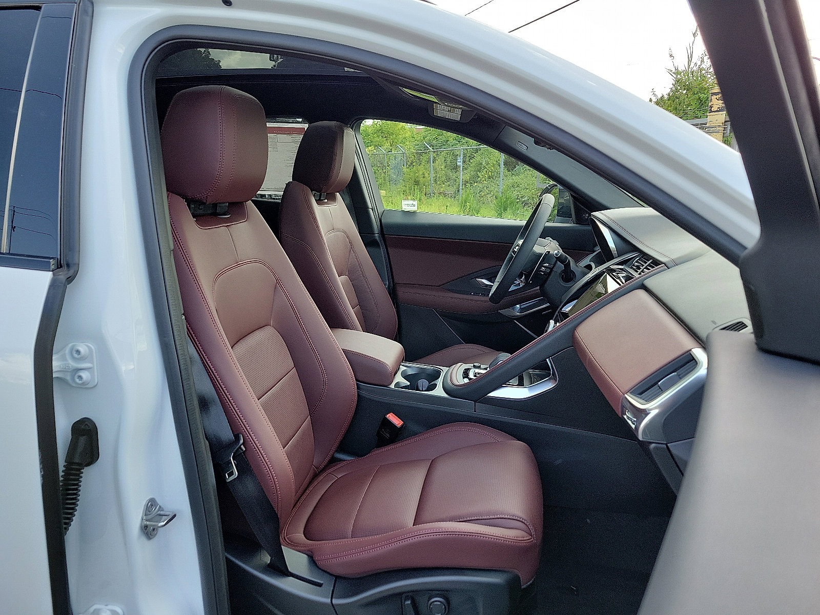 New 2024 Jaguar E-PACE R-Dynamic SE image 3