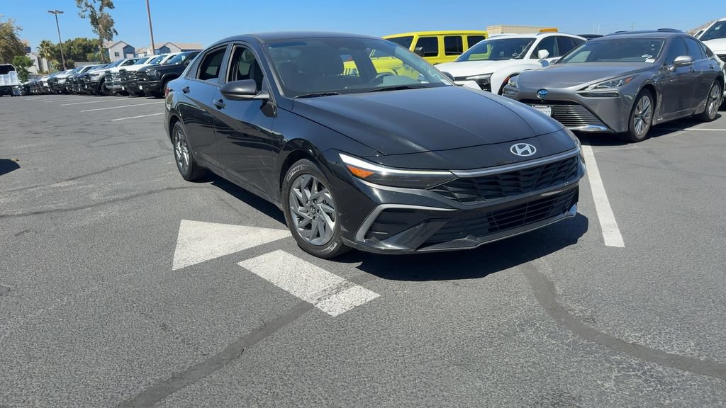 Used 2024 Hyundai Elantra SEL FWD image 3