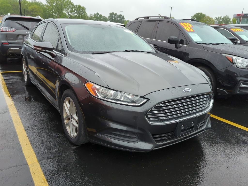 Used 2016 Ford Fusion SE FWD image 3