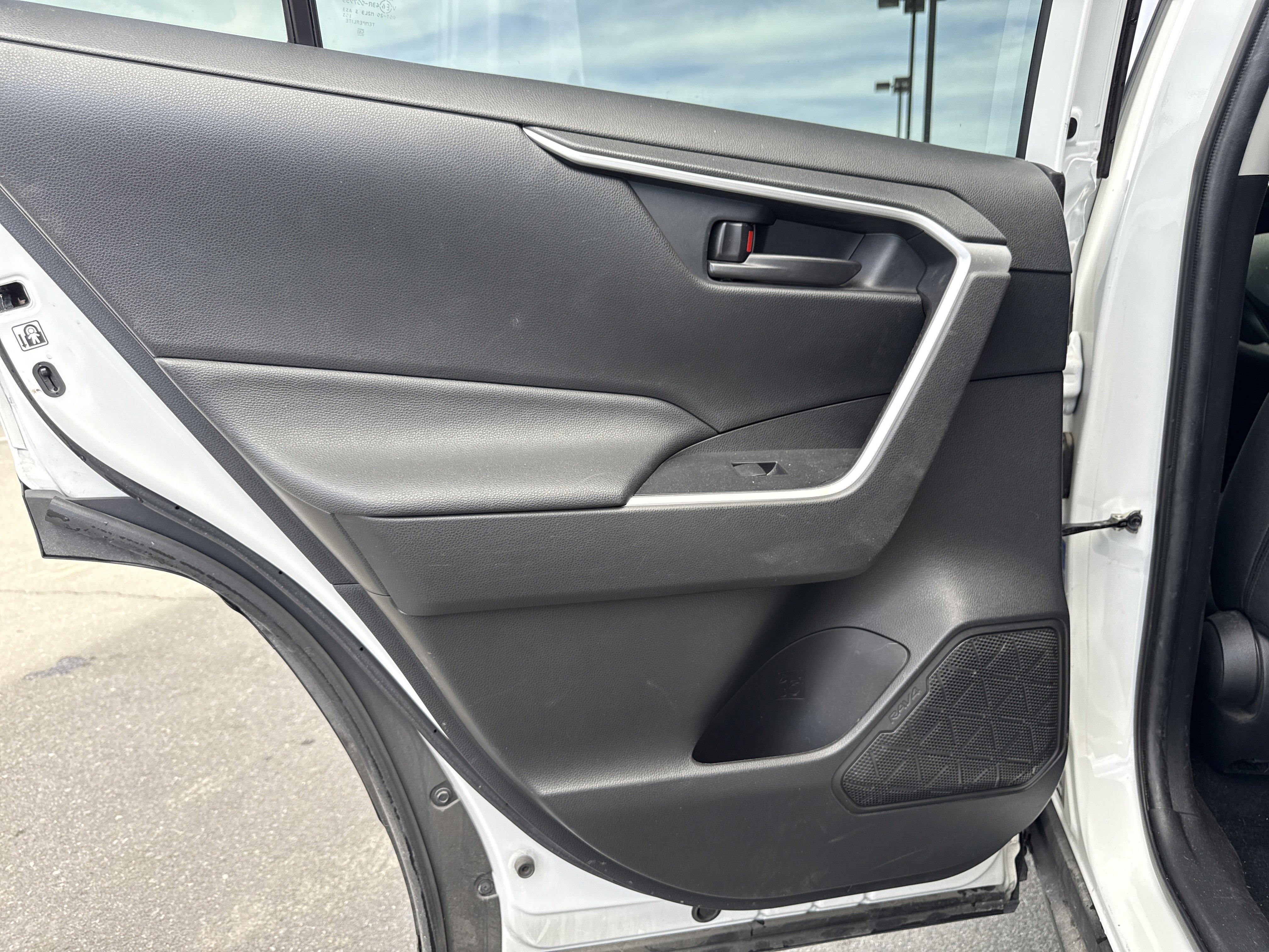 Used 2020 Toyota RAV4 LE image 19