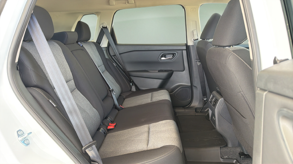 New 2026 Nissan Rogue SV AWD/4WD image 15