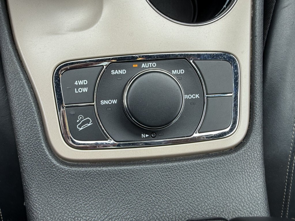Used 2015 Jeep Grand Cherokee Limited w/ Luxury Group II AWD/4WD image 29
