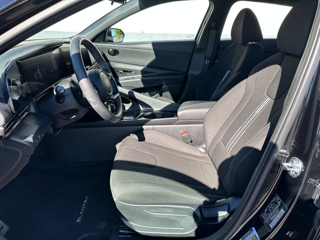 Certified 2025 Hyundai Elantra SEL FWD image 12
