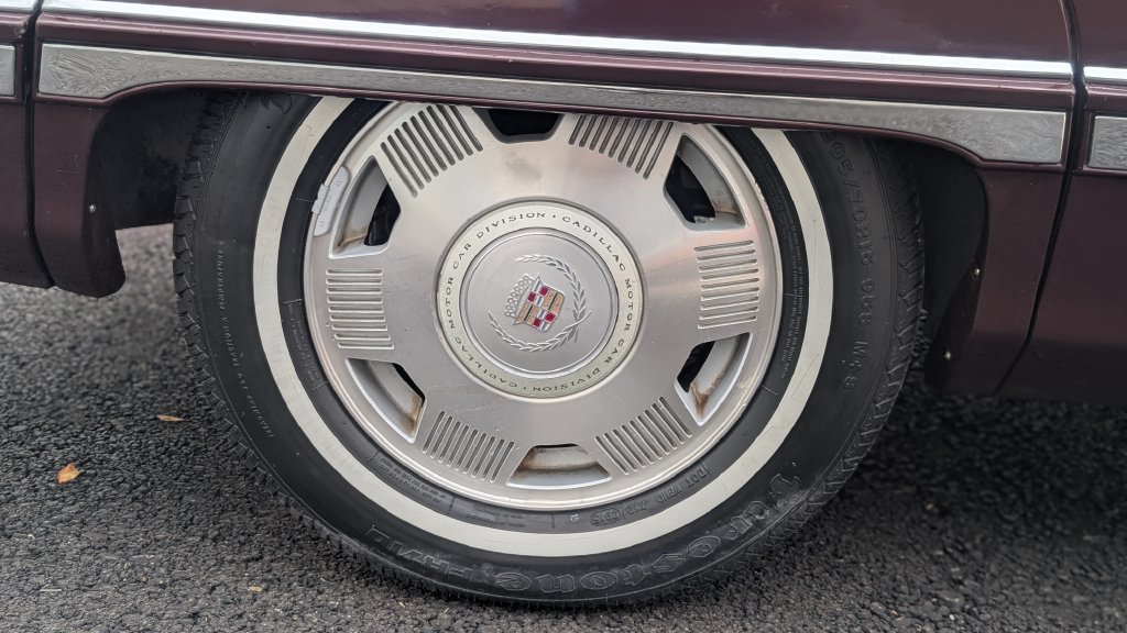 Used 1992 Cadillac Fleetwood Coupe FWD image 20