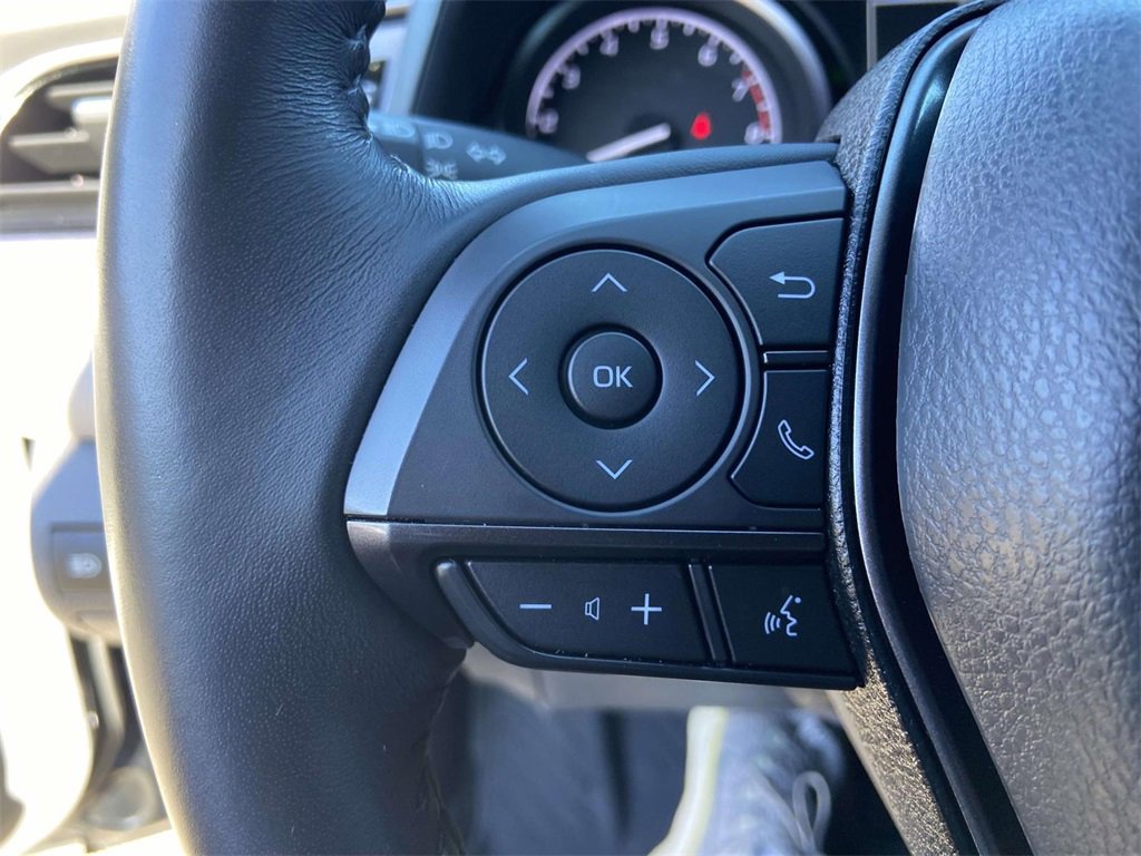 Used 2024 Toyota Camry SE image 30