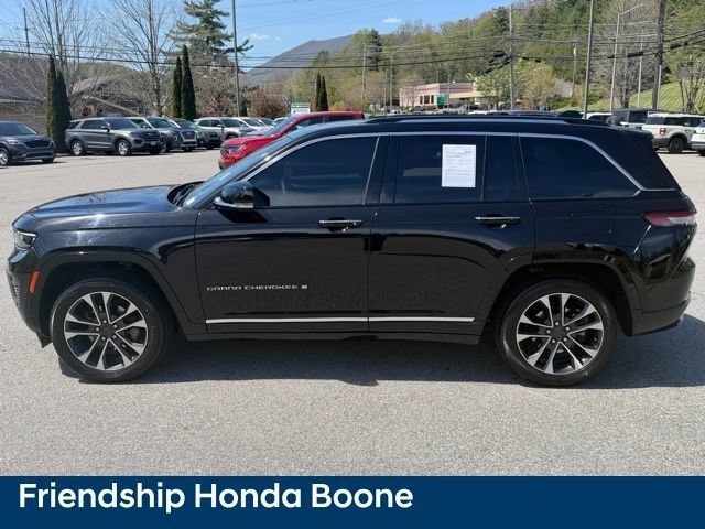 Used 2023 Jeep Grand Cherokee Overland AWD/4WD image 11