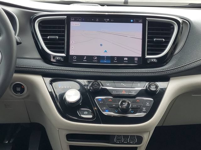 Used 2024 Chrysler Pacifica Limited FWD image 31