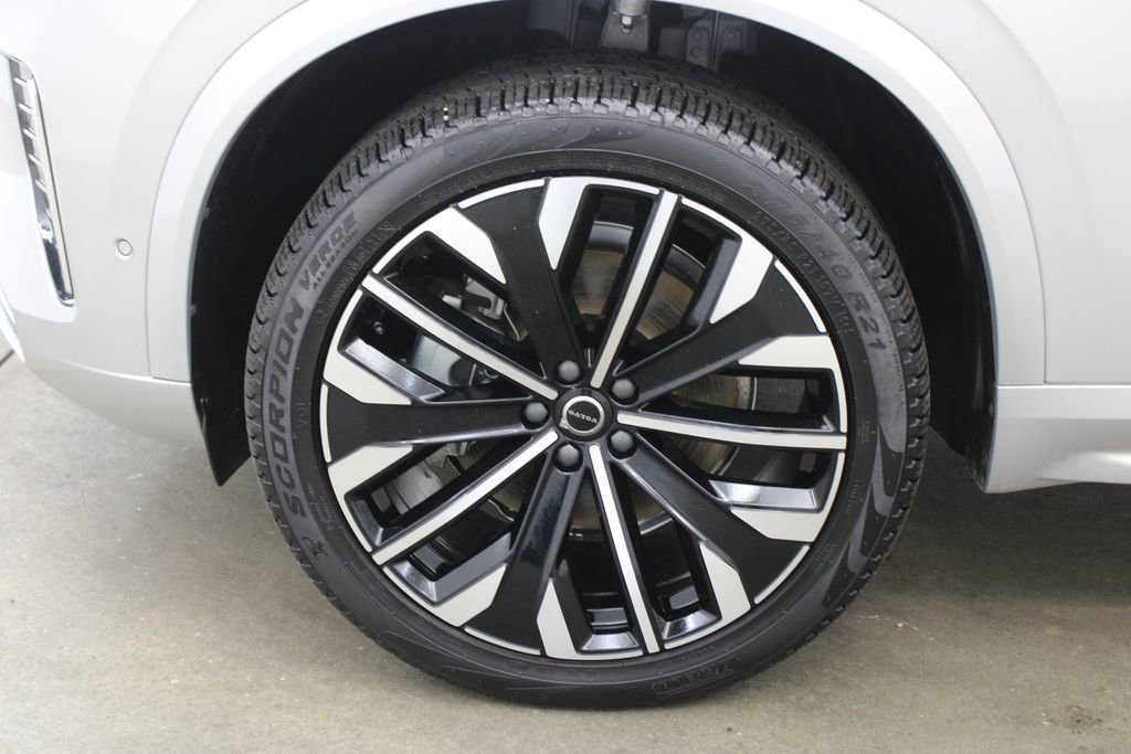 Used 2025 Volvo XC90 B6 Plus AWD/4WD image 32