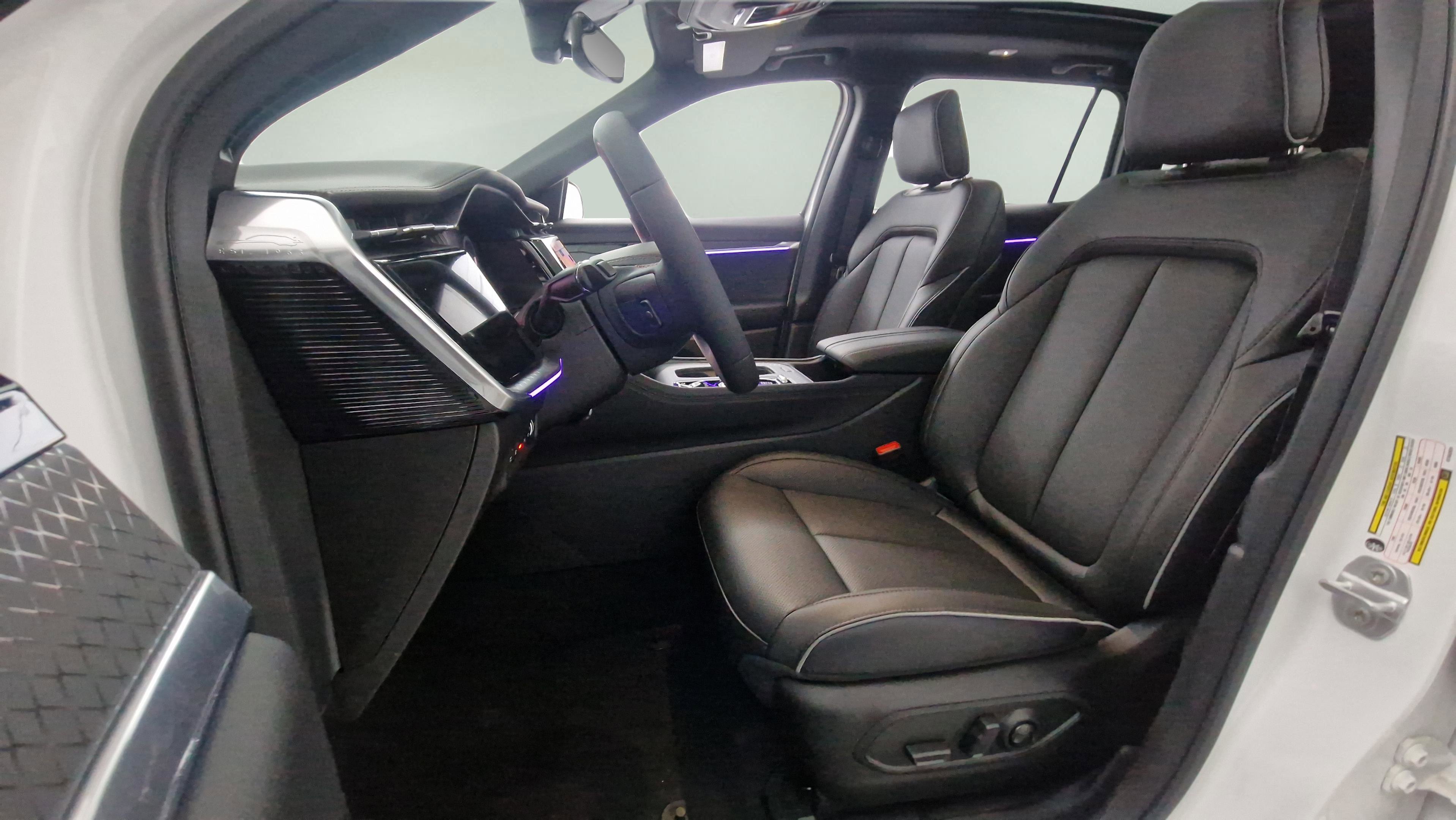 New 2025 Jeep Wagoneer Limited image 14