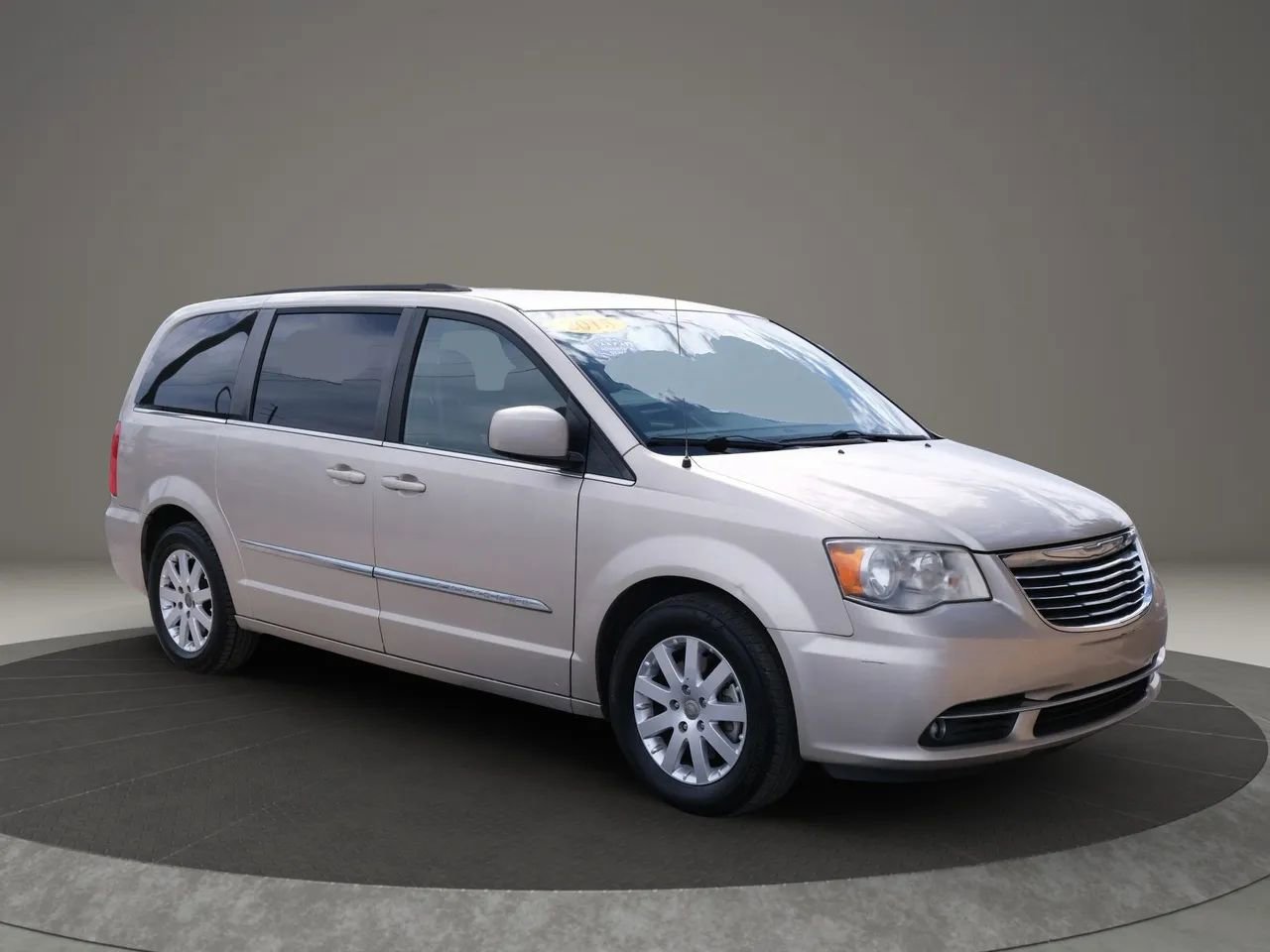 Used 2015 Chrysler Town & Country Touring image 7