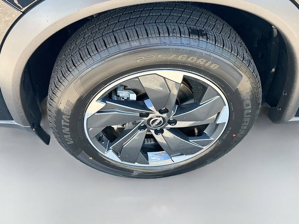 Used 2025 Nissan Rogue SV image 27