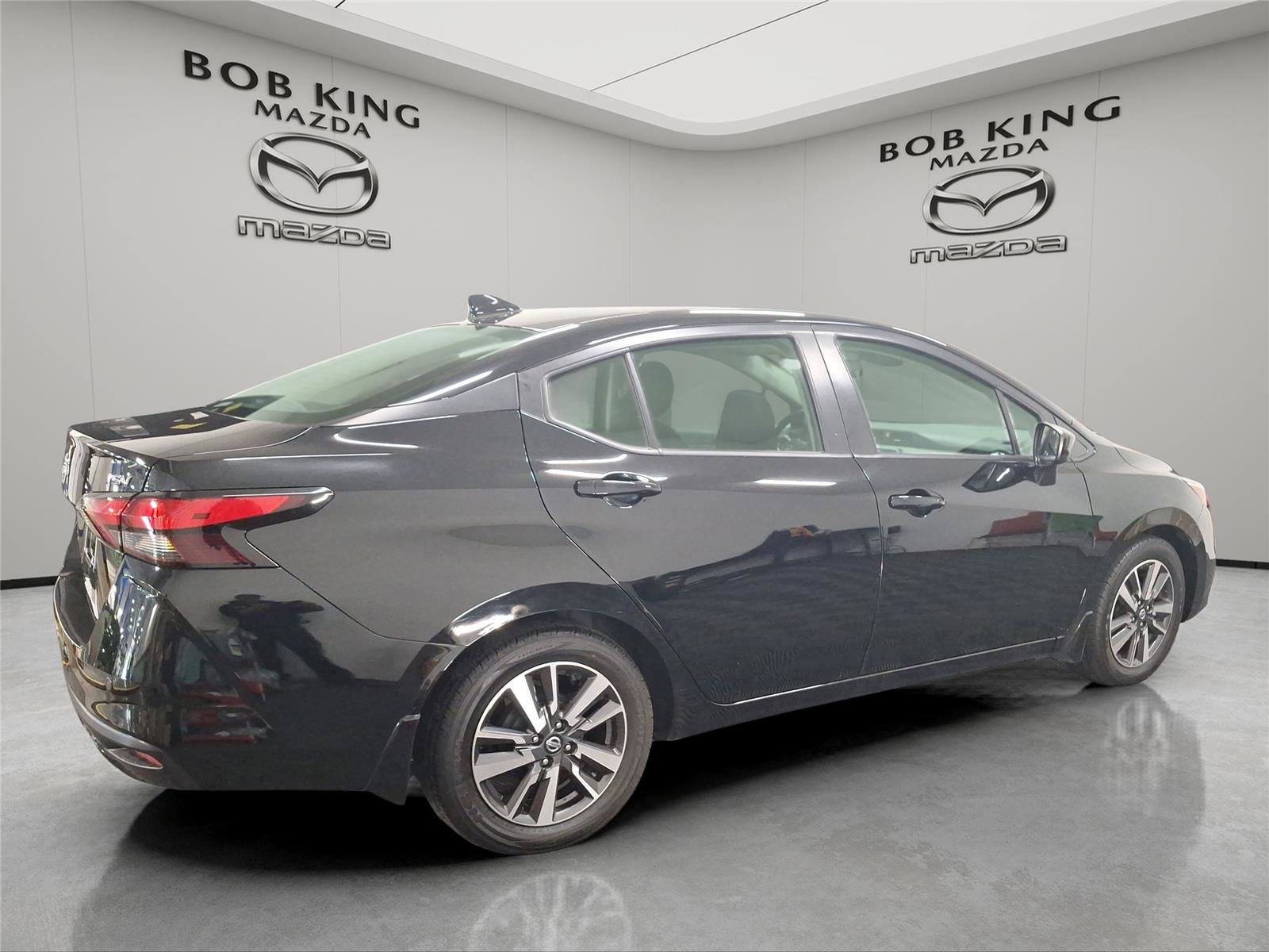 Used 2022 Nissan Versa SV w/ Trunk Package image 5