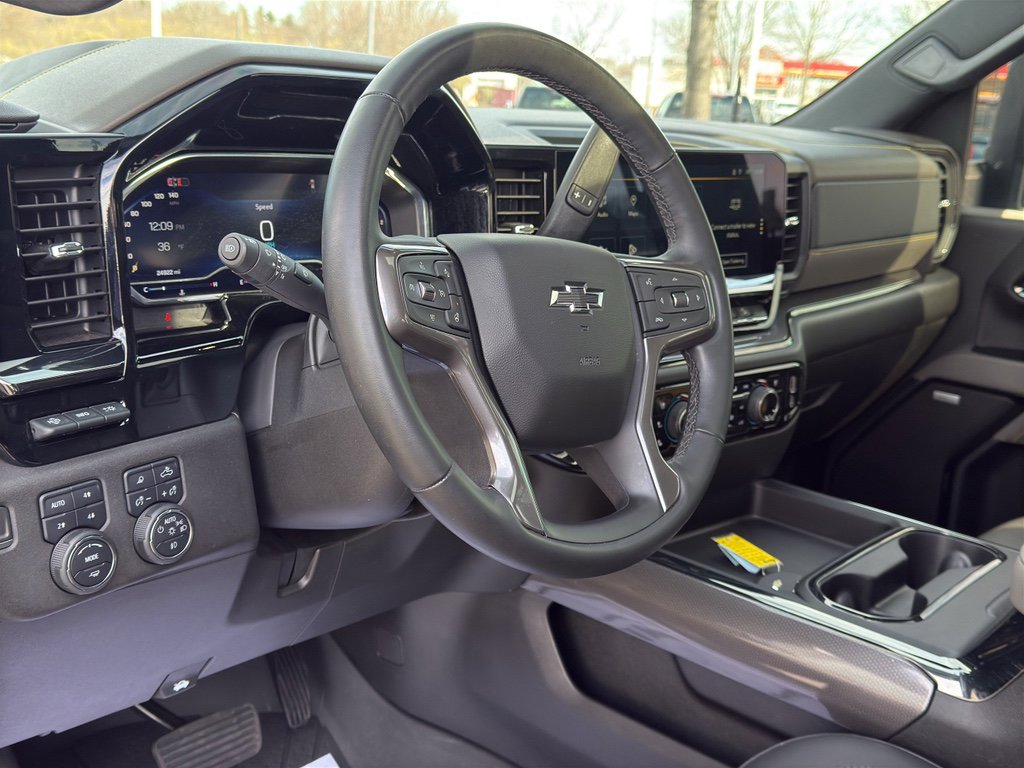 Used 2024 Chevrolet Silverado 2500 ZR2 w/ Technology Package image 39