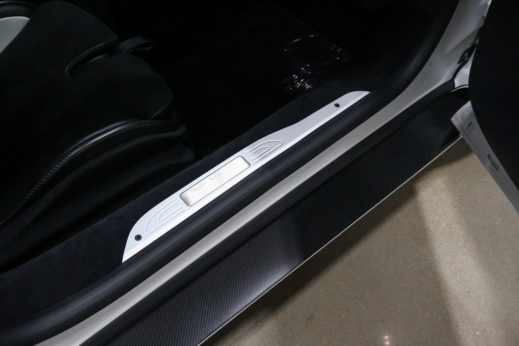 Used 2023 Aston Martin V12 Vantage RWD image 40