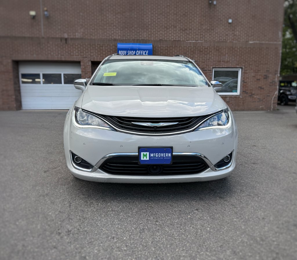 Used 2019 Chrysler Pacifica Limited w/ Advanced Safetytec Group FWD image 2