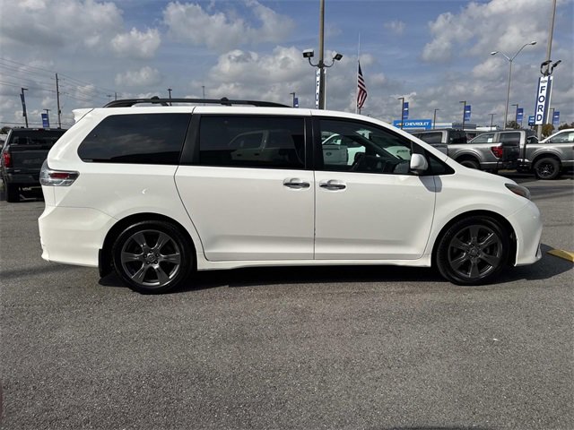 Used 2019 Toyota Sienna SE image 4