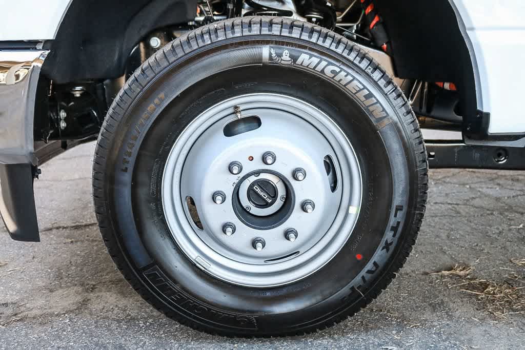 New 2026 Ford F350 XL w/ XL Chrome Package AWD/4WD image 16
