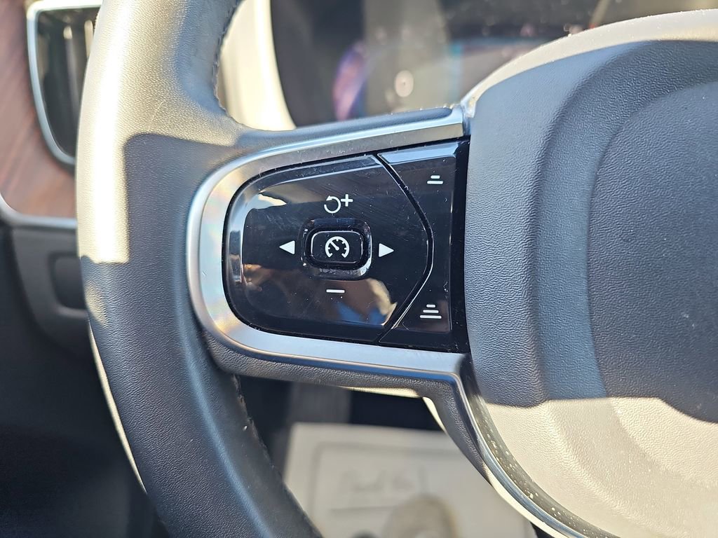 Used 2023 Volvo XC60 B5 Plus w/ Protection Package Premier image 22