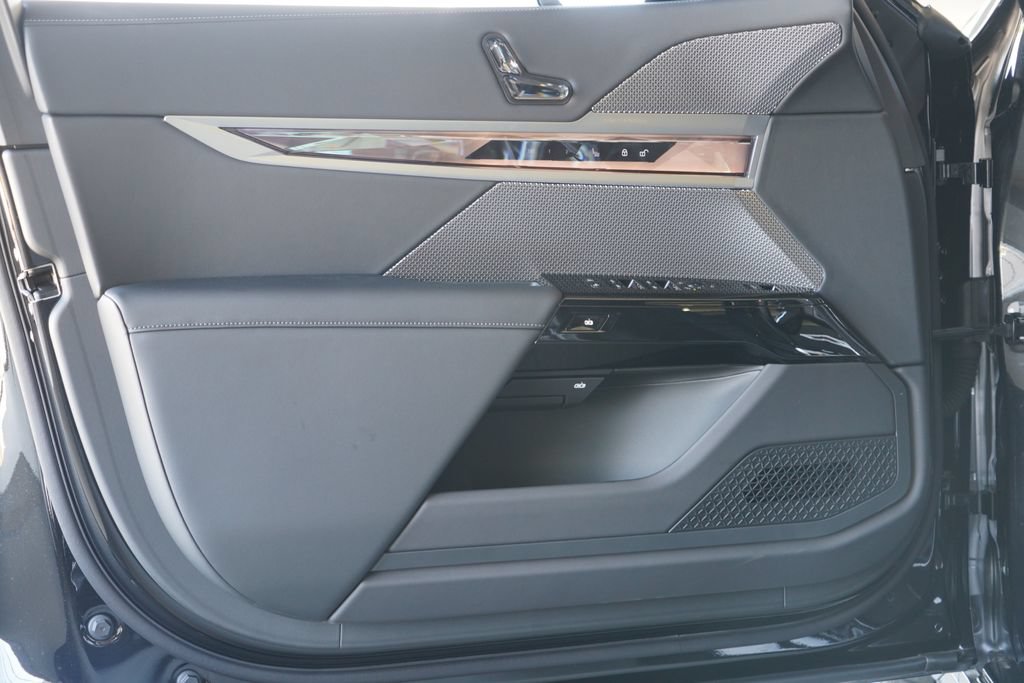 New 2026 BMW 740i w/ Premium Package RWD image 9