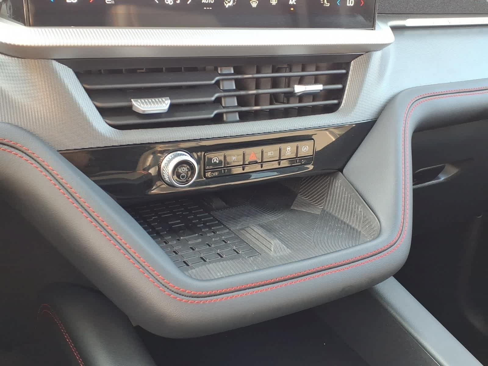 Used 2025 Ford Explorer ST-Line w/ ST-Line Street Pack AWD/4WD image 19