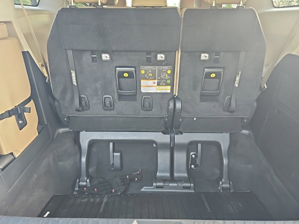 Used 2023 Toyota Sienna XLE FWD image 34