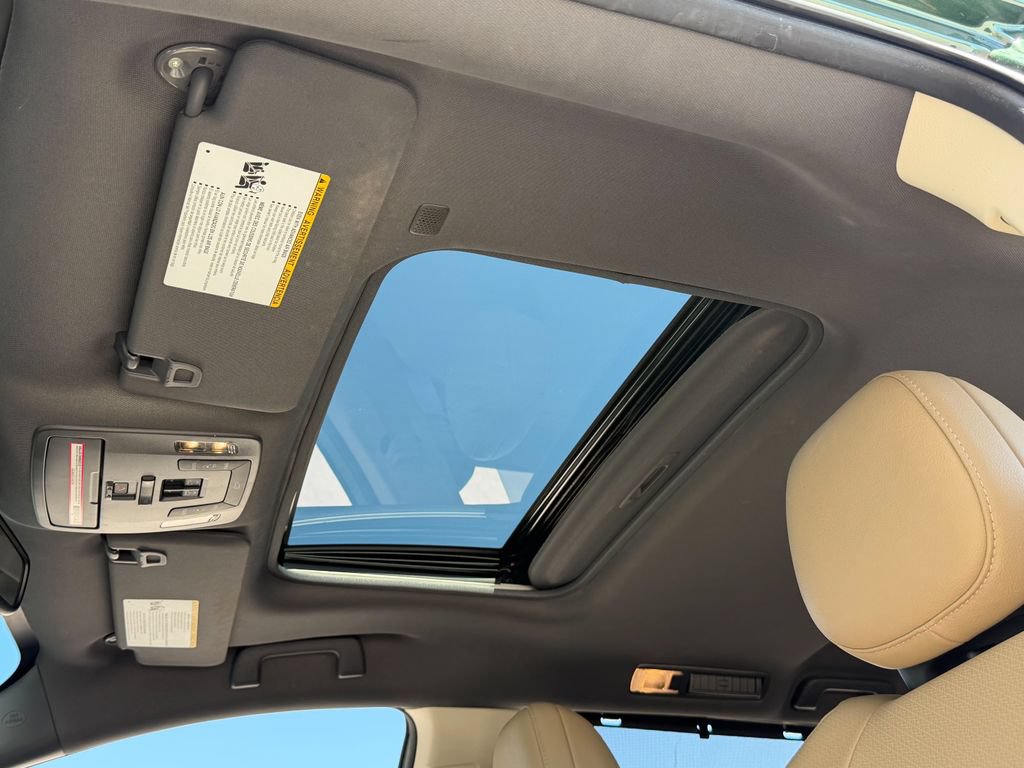 Used 2024 Toyota Sienna XLE FWD image 13