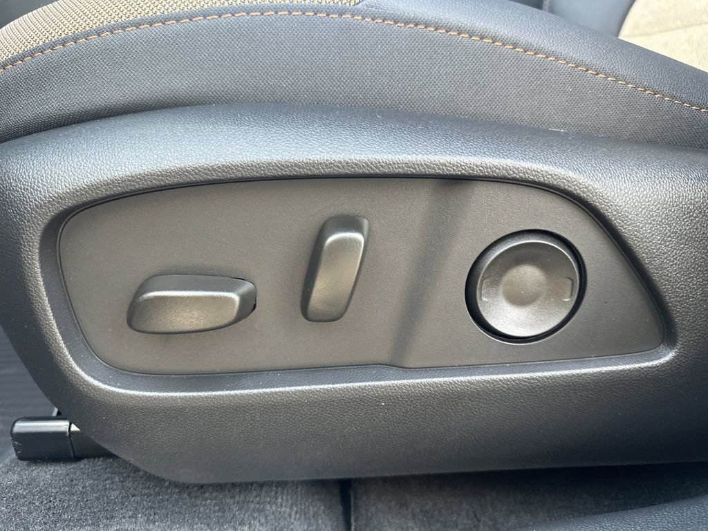 New 2026 Chevrolet Equinox ACTIV w/ LPO, Floor Liner Package image 22