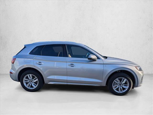 Used 2022 Audi Q5 2.0T Premium w/ Convenience Package AWD/4WD image 4