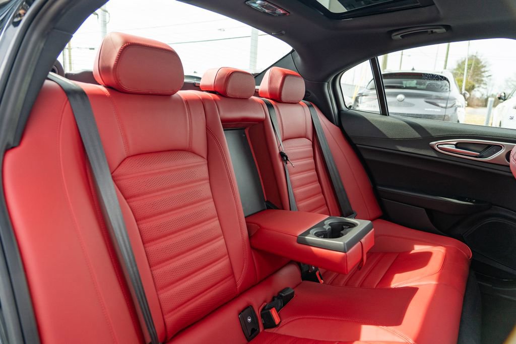 New 2025 Alfa Romeo Giulia w/ Veloce Package Rwd image 18