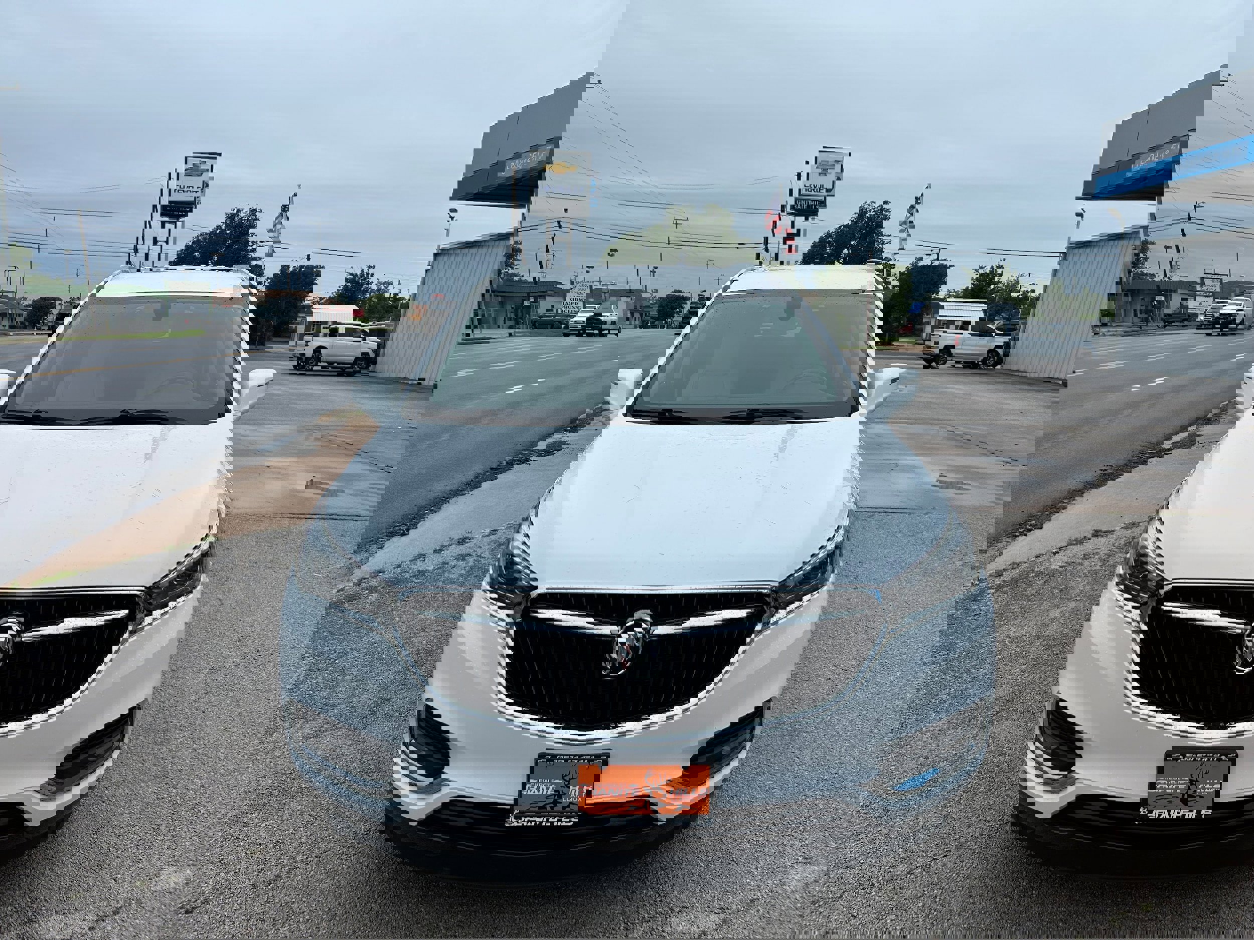 Used 2019 Buick Enclave Essence FWD image 2