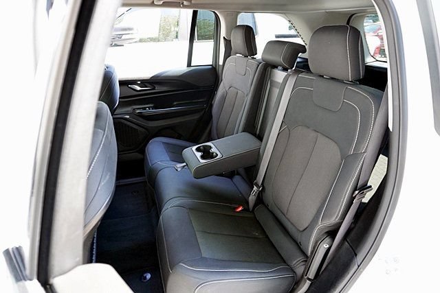Certified 2023 Jeep Grand Cherokee Laredo RWD image 17