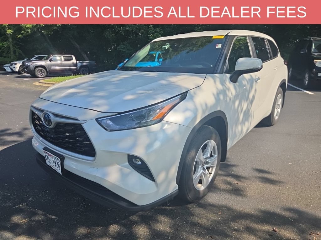 Certified 2025 Toyota Highlander LE AWD/4WD image 3