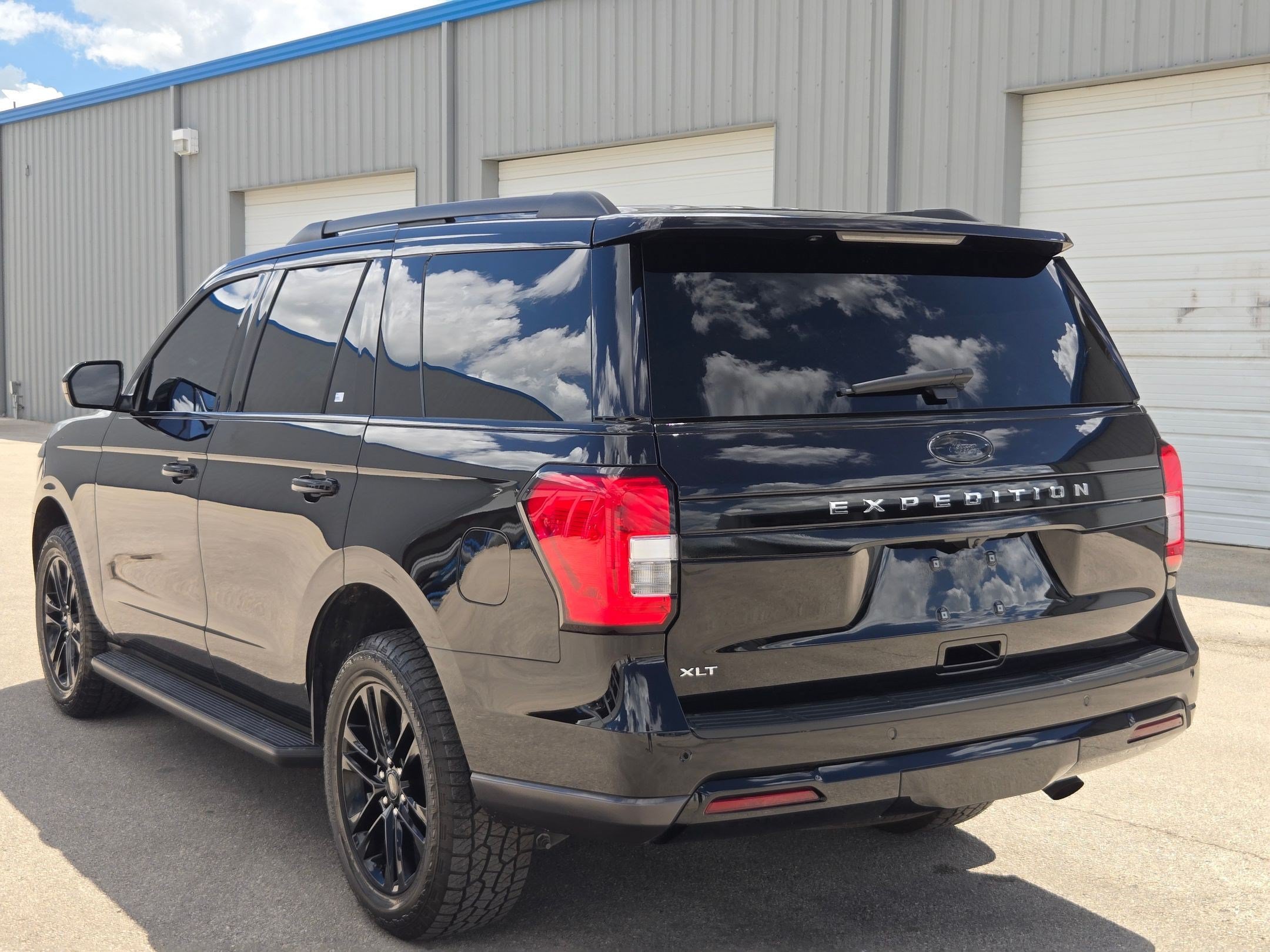 Used 2024 Ford Expedition XLT RWD image 6